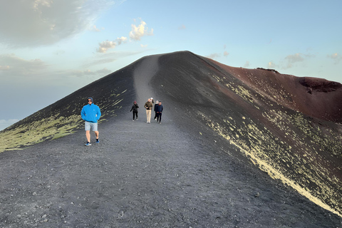 TOUR GUIDATO DELL&#039;ETNA CON PARTENZA DA CATANIAExcursión al Etna por la mañana