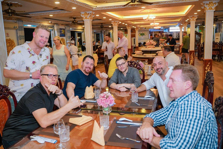 Saigon after dark: River Dinner & Live Music by Cruise Cruise without Transfer and Guide