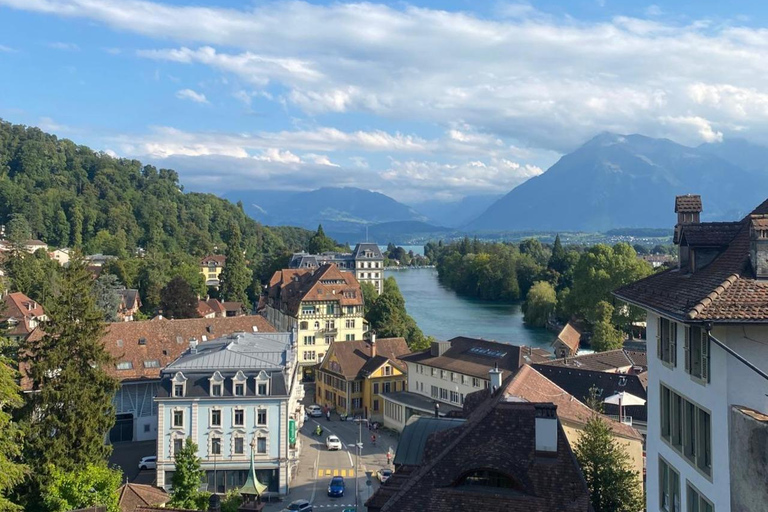 Vanuit Zürich: Thun-tour, Beatusgrotten, boottocht op het meer en kaas