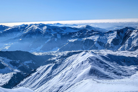 Tbilissi : excursion écologique d&#039;une journée à Kazbegi en voiture électriqueTbilissi : Excursion écologique d&#039;une journée à Kazbegi en voiture électrique