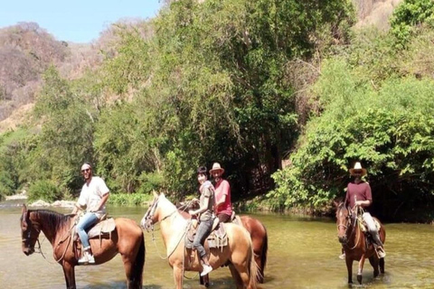 Puerto Escondido: Horseback Ride and Hot Springs Tour