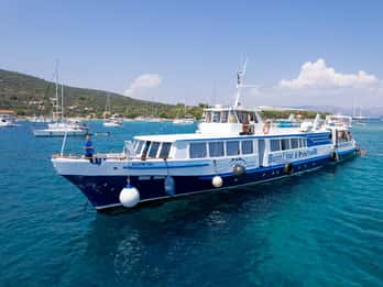 Trogir: Schiffswrack - Blaue Lagune All Inclusive Bootstour