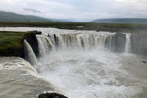 Akureyri: Goðafoss Waterfall & City Highlights Voyage