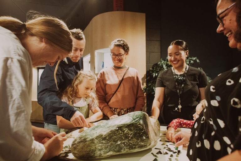 Rotorua: Jade Carving Experience at a local studio Mountain Jade Highlights Tour