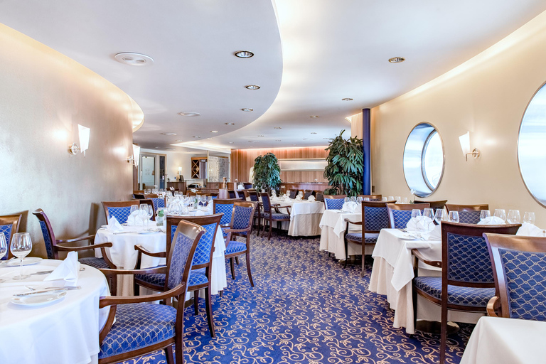 Helsinki: Roundtrip Overnight Cruise to Tallinn with Cabin Deluxe Cabin for 1-2 Guests (Special Breakfast + Minibar)