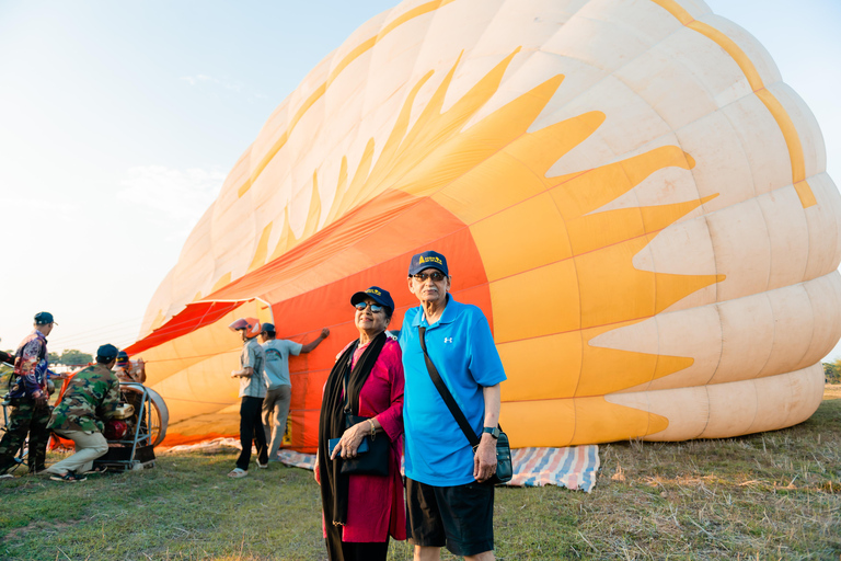 Da Krong Siem Reap: Giro in mongolfiera di Angkor con prelievo