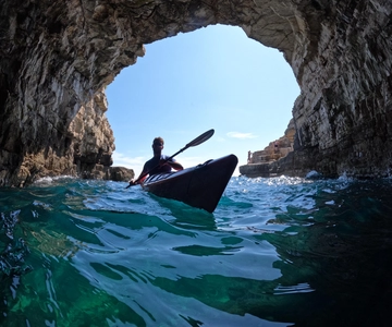 Pula: Tour in kayak, snorkeling, salto dalle scogliere con la muta