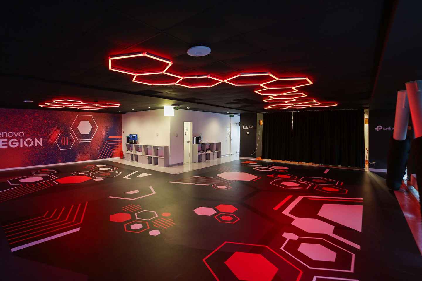 Bucharest: Family VR Adventure with Refreshments