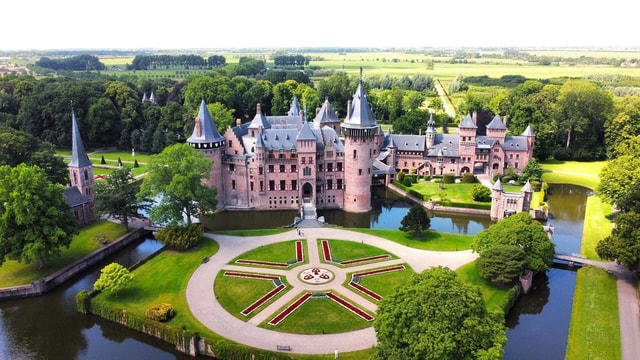 Amsterdam: Castle De Haar & Utrecht old town Private Tour