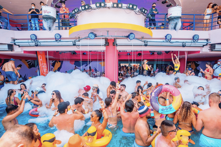 Cancun: Party Passport z wejściem do klubu VIP i promocjami na drinki