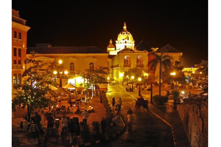 Cartagena bei Nacht: Historische Tour, typisches Abendessen + Süßigkeitenverkostung