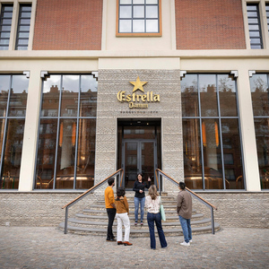 Barcelona: Estrella Damm Old Brewery Tour with Tasting