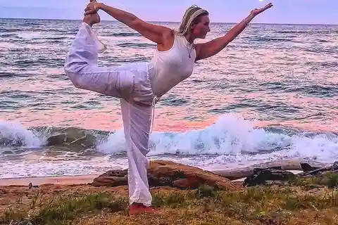 Kauai: lezione di yoga in spiaggia con guarigione sonora e ciotole di cristallo