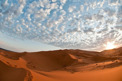 Von Fes aus: Unvergessliche 3-tägige Wüstentour nach MarrakechDeluxe Camp: Luxus-Zelt mit Klimaanlage