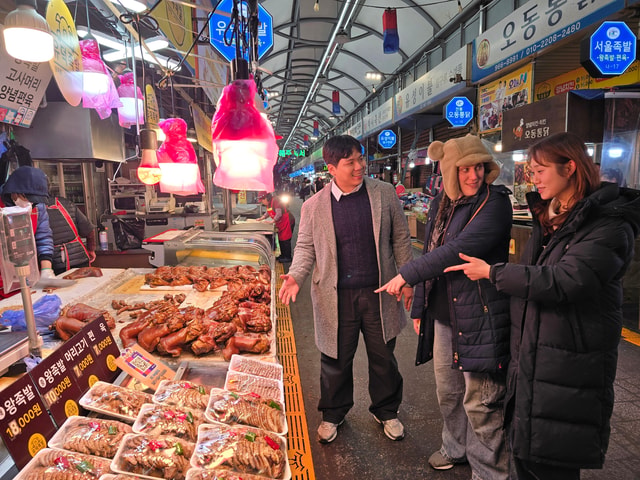 Seoul: Traditional Gyeongdong Market Foodie Tour