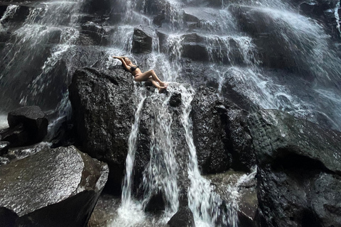 Entdecke die versteckten Juwelen der Wasserfälle in UbudGemeinsame Gruppe mit englischsprachigem Guide Tour