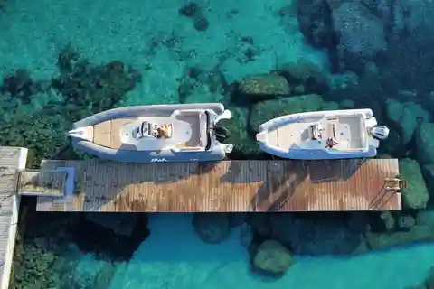 Excursion en bateau pneumatique à Serpentara-Punta Molentis avec plongée avec tuba