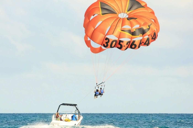 Excursion en buggy et expérience en parachute ascensionnelPunta Cana : Excursion en Buggy 4x4 et vol en parachute ascensionnel (2 pour 1)
