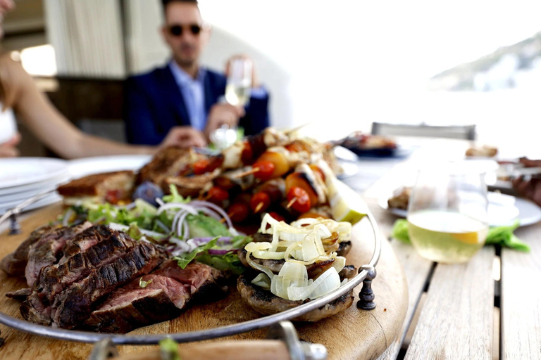 Cape Town: 3-Hour Private Luxury Yacht Charter with Drinks