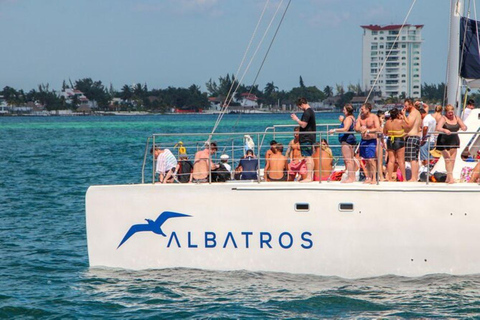 Cancun: Incredible Party on Catamaran+Open Bar-Adults Only!Cancun: Niesamowita impreza na katamaranie + otwarty bar - tylko dla dorosłych!