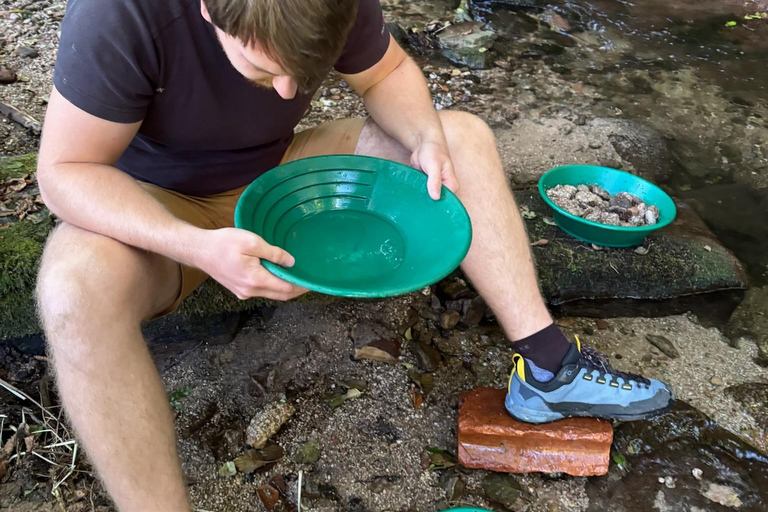 Mannheim: Gold panning with a local guide and accessories Mannheim: Gold panning with a local guide and gear
