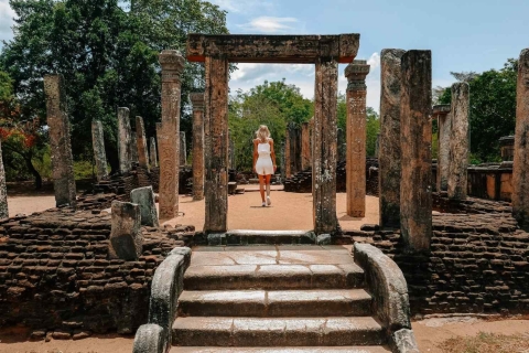 Visita guiada de la ciudad antigua de Polannaruwa Desde KandyVisita guiada a la ciudad antigua de Polannaruwa Desde Kandy