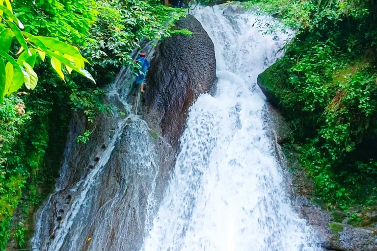 Guilin: Guihai Qinglan and Gudong Waterfall Private Day Trip Guilin: Guihai Qinglan and Gudong Waterfall with Tour Guide