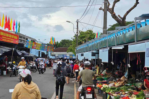 Hue: Excursão gastronómica a pé com serviço de busca no hotel e guia localTour gastronómico de rua em Hue de bicicleta