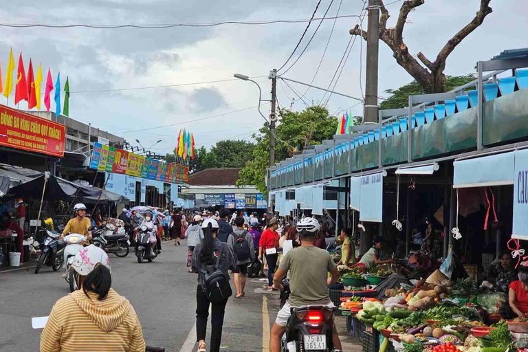 Hue: Excursão gastronómica a pé com serviço de busca no hotel e guia localTour gastronómico de rua em Hue de bicicleta