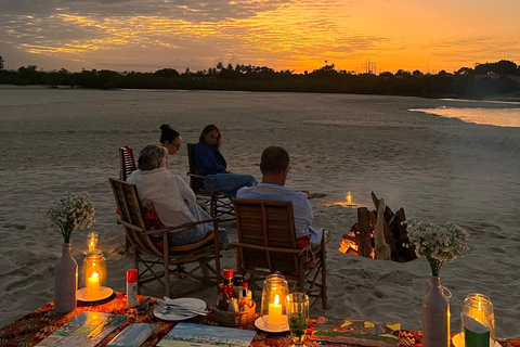 KILIFI: DIANI: ROMANTISCHES LAGERFEUER-DINNER AM STRANDROMANTISCHES ABENDESSEN AM LAGERFEUER