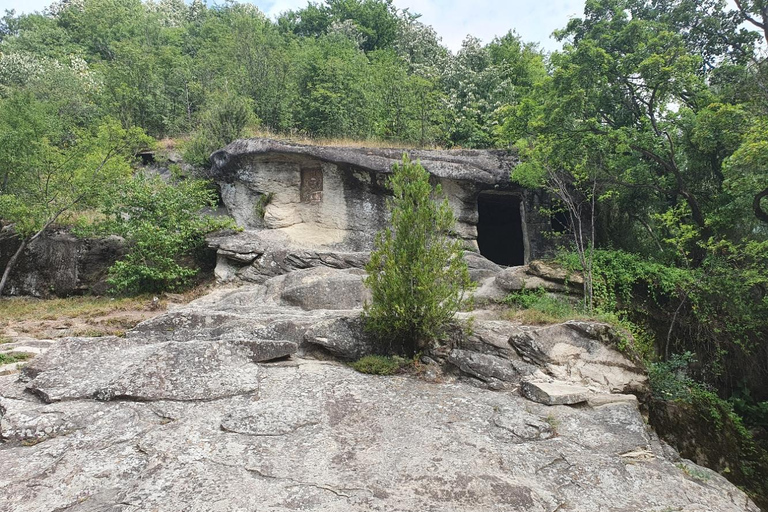 Bucarest: excursion privée de 2 jours dans les grottes et les monastères roumains