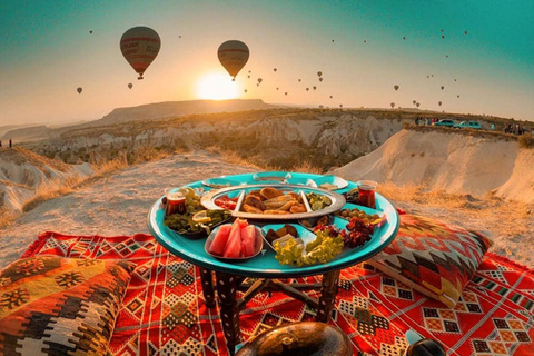 Cappadocia: Sunrise Balloon Watching & Breakfast