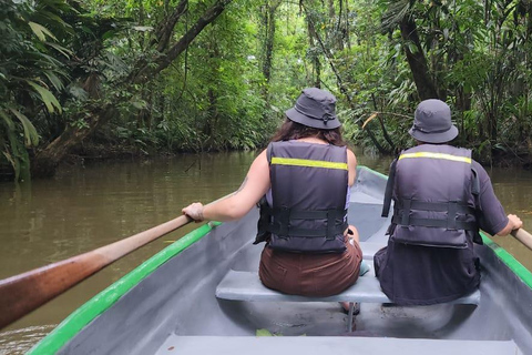 3-hour experience through the channels of the National Park.