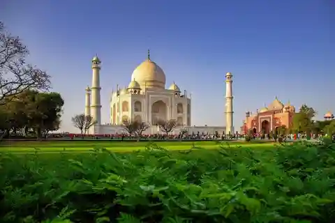 From Agra - Skip the Line: Taj Mahal & Agra Fort Tour by Car