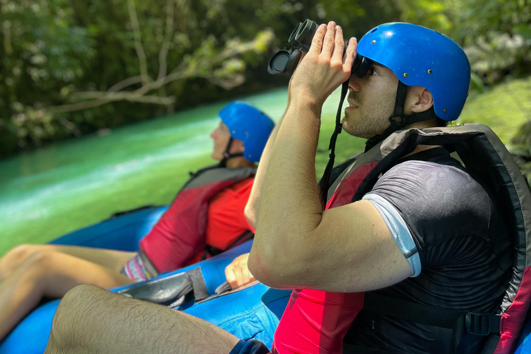 Tubulação no Rio Celeste: Experiências na natureza e águas azuisTubulação no Rio Celeste, aventura e natureza