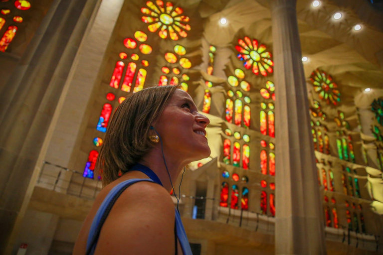 Barcellona: Tour privato del meglio della Sagrada FamiliaTour privato con guida e vela della Sagrada Familia di Barcellona