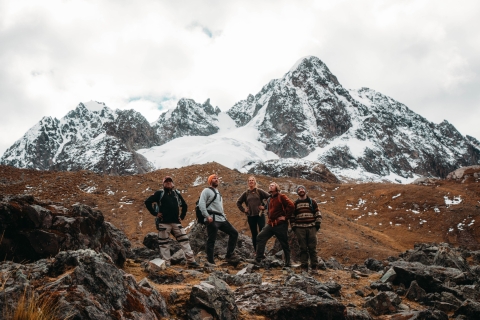 Depuis Cusco : Trek de la Montagne Arc-en-ciel et de la Vallée Rouge en accès anticipé
