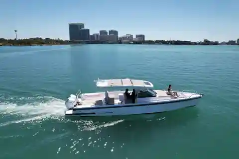 #1 Privat tur med båt och 1 timmes gratis hyra av jetski i Miami