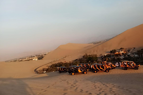 Paseo loco en buggy sandboarding y puesta de sol