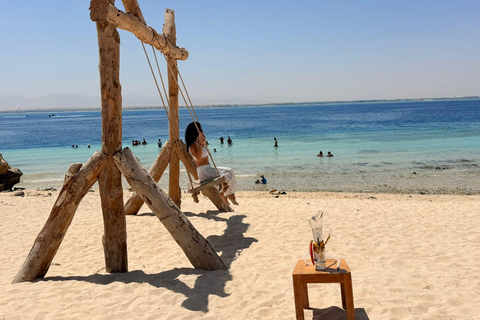 Hurghada: Private Speedboat to Magawish Island 8-hour Private Speedboat With Lunch