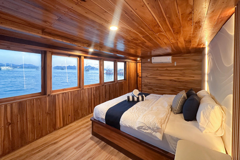 Labuan Bajo: 3-Day Komodo Island Cruise & LandTour, 15 Stops Superior Boat Sharing Room + Overland, Park Fee Excl.