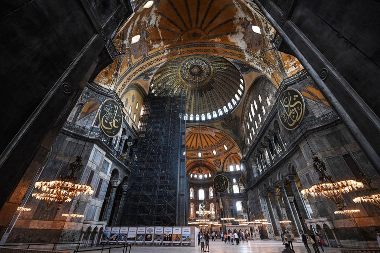 Istanbul: Topkapi Palace &amp; Hagia Sophia Fast-Track Tour