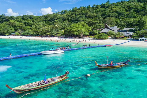 Passeio de barco pelas ilhas Coral e Racha