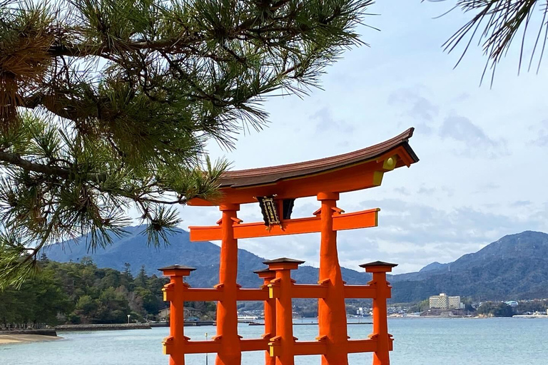 Hiroshima & Miyajima Island: Small Group Full-Day Sightseeing Tour