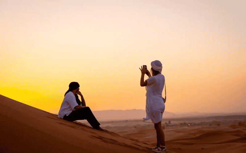 Au départ de Fès : circuit de luxe de 3 jours dans le désert jusqu'à Marrakech via Merzouga - dromadaire