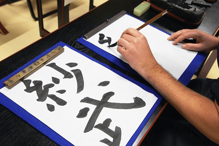 Tokio: Ervaar kalligrafie en maak een origineel T-shirt