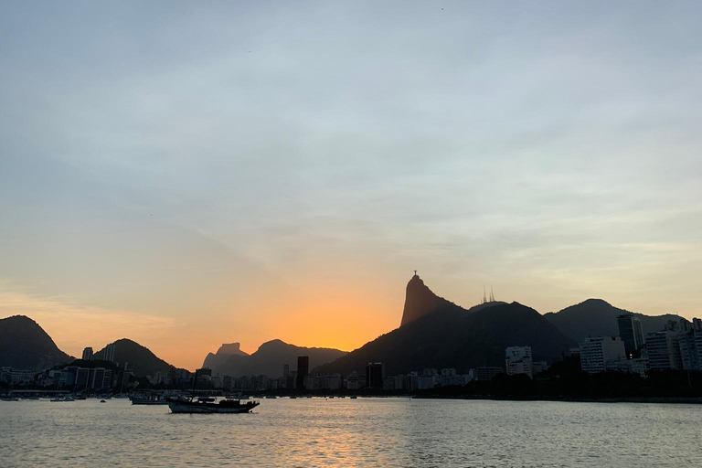 Rio de Janeiro: Bootstour bei Sonnenuntergang mit Heineken Toast