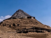 Pyramids of the Sun and the Moon, Huanchaco and Chan Chan - Housity