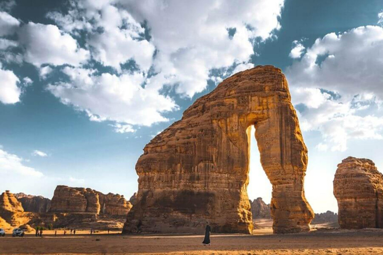 From Madinah: AlUla 2-Day Private Tour with Hotel Stay 2-Day AlUla Tour — Premium Hotel Stay