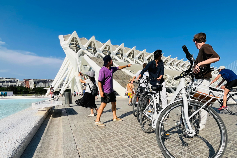 Valencia: Historic Center and City of Arts Guided Bike Tour Small Group in French